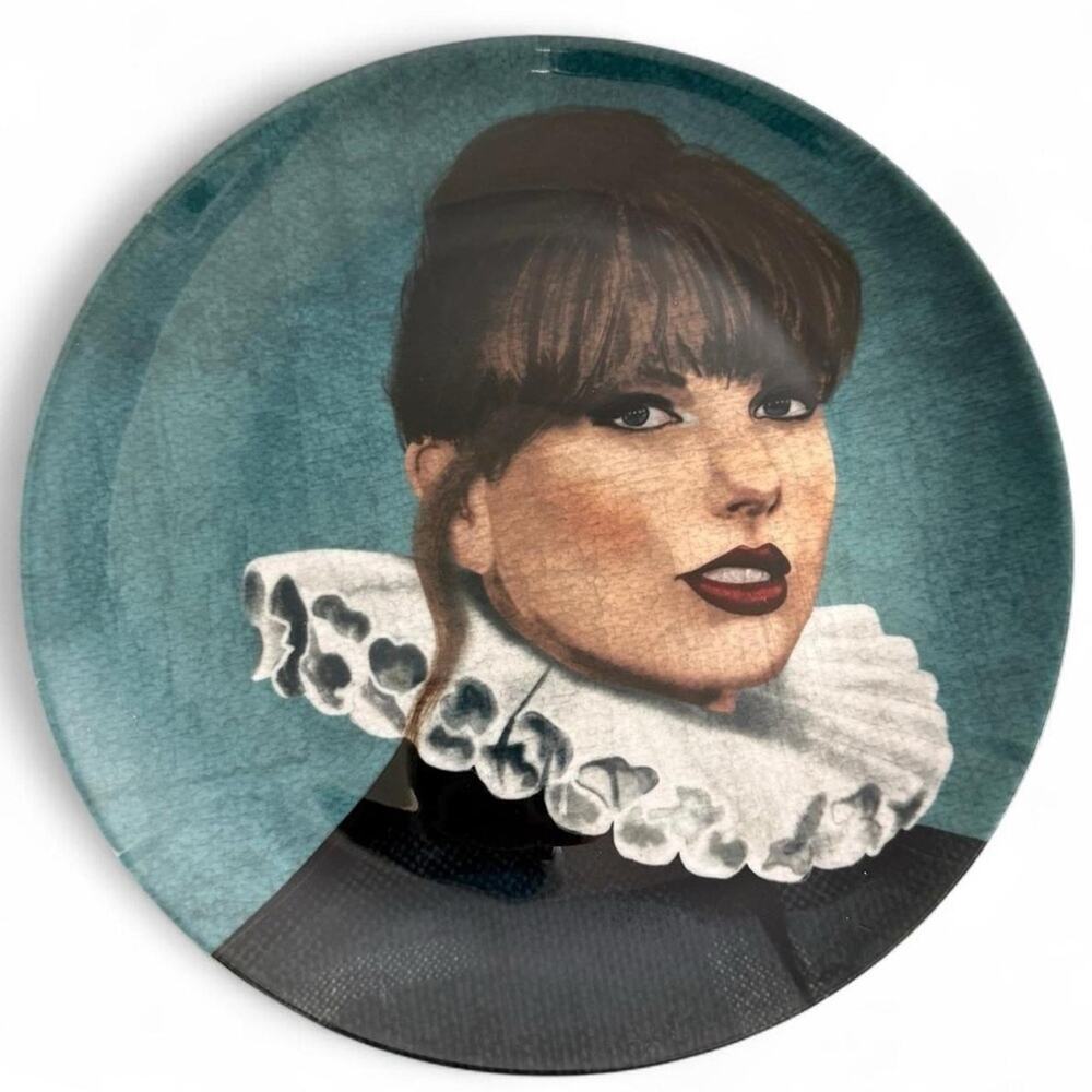 ART WOW Renaissance Portrait of Taylor Swift by AbiGoLucky on Plate With Stand - Picture 2 of 3